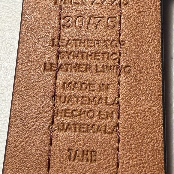 Levi’s women’s  Black Leather Belt silver buckle 1 1/2” X 38” - Picture 4 of 4